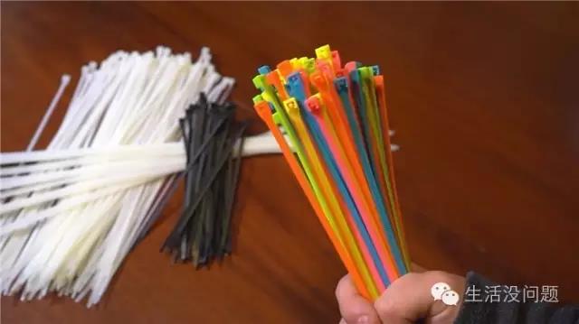 Plusieurs façons ingénieuses de serre-câbles en nylon